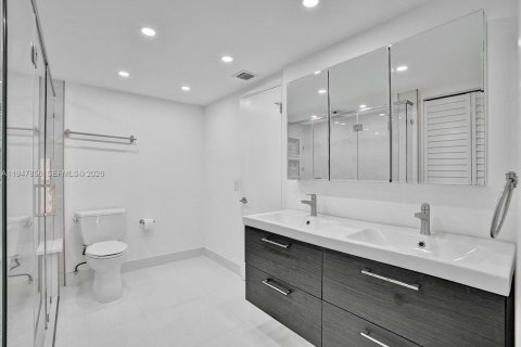 Снять в аренду таунхаус в Майами, Флорида 2 спальни, 107.02м2, № 2003942 - фото 23