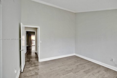 Снять в аренду таунхаус в Майами, Флорида 2 спальни, 107.02м2, № 2003942 - фото 19