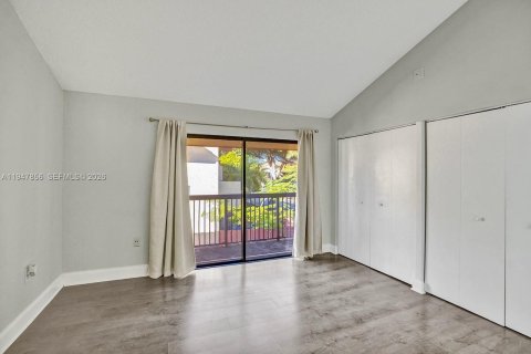 Снять в аренду таунхаус в Майами, Флорида 2 спальни, 107.02м2, № 2003942 - фото 30