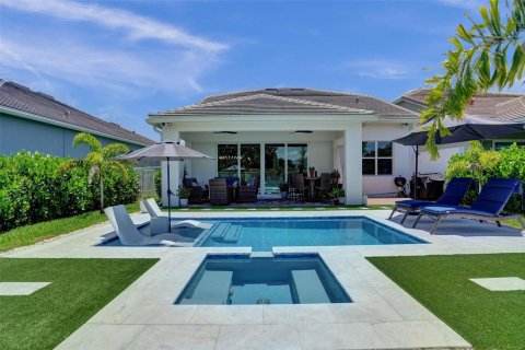 House in Lake Worth, Florida 5 bedrooms, 272.2 sq.m. № 2185397 - photo 5