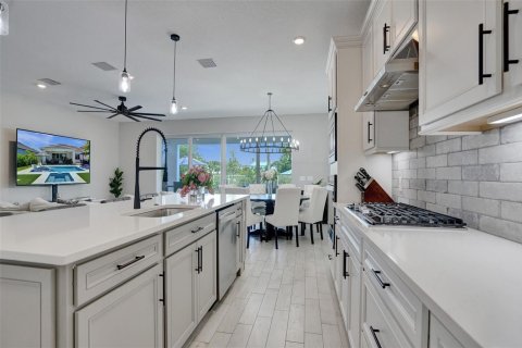 House in Lake Worth, Florida 5 bedrooms, 272.2 sq.m. № 2185397 - photo 15