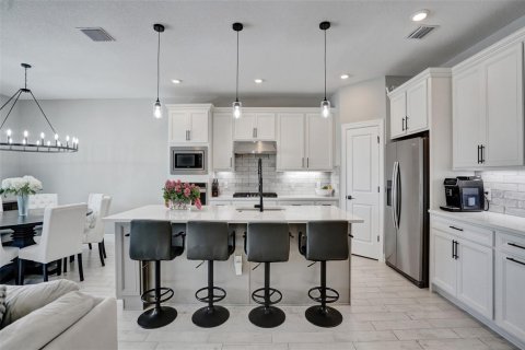 House in Lake Worth, Florida 5 bedrooms, 272.2 sq.m. № 2185397 - photo 3