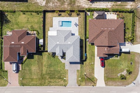 Casa en venta en Cape Coral, Florida, 3 dormitorios, 129.51 m2 № 1692368 - foto 4