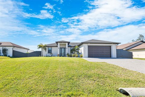 Casa en venta en Cape Coral, Florida, 3 dormitorios, 129.51 m2 № 1692368 - foto 1