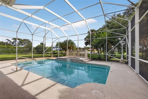 House in Jupiter, Florida 4 bedrooms, 294.41 sq.m. № 2076253 - photo 4
