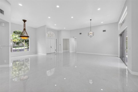House in Jupiter, Florida 4 bedrooms, 294.41 sq.m. № 2076253 - photo 18