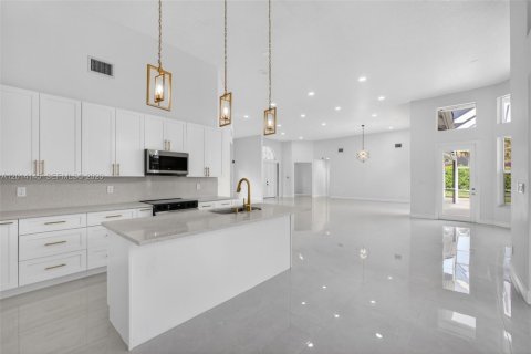 House in Jupiter, Florida 4 bedrooms, 294.41 sq.m. № 2076253 - photo 27