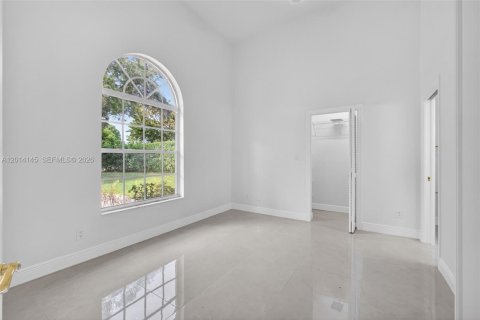 House in Jupiter, Florida 4 bedrooms, 294.41 sq.m. № 2076253 - photo 29