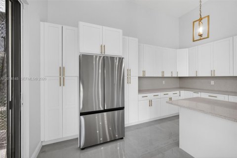 House in Jupiter, Florida 4 bedrooms, 294.41 sq.m. № 2076253 - photo 25