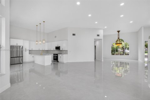 House in Jupiter, Florida 4 bedrooms, 294.41 sq.m. № 2076253 - photo 22