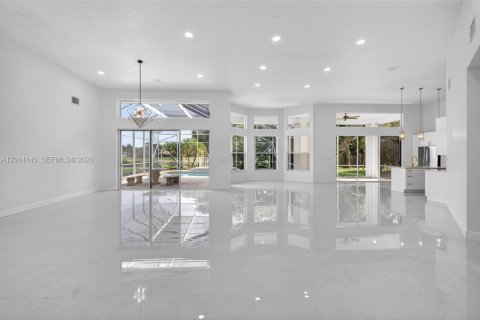 House in Jupiter, Florida 4 bedrooms, 294.41 sq.m. № 2076253 - photo 12