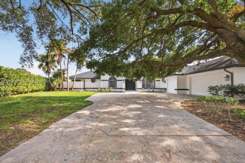 House in Jupiter, Florida 4 bedrooms, 294.41 sq.m. № 2076253