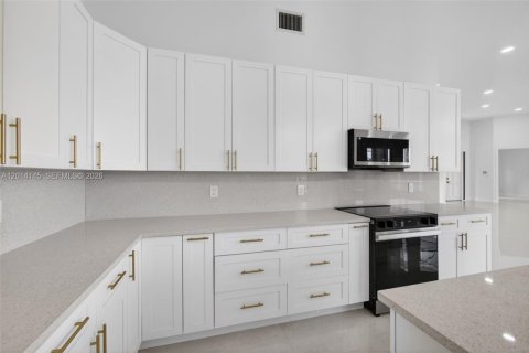 House in Jupiter, Florida 4 bedrooms, 294.41 sq.m. № 2076253 - photo 28