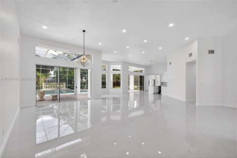 House in Jupiter, Florida 4 bedrooms, 294.41 sq.m. № 2076253 - photo 14