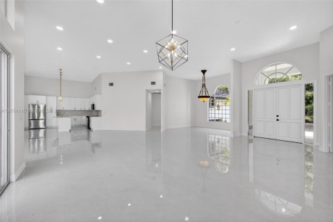 House in Jupiter, Florida 4 bedrooms, 294.41 sq.m. № 2076253 - photo 16