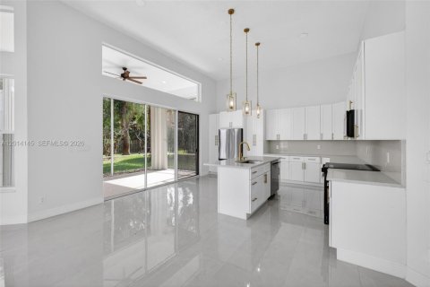House in Jupiter, Florida 4 bedrooms, 294.41 sq.m. № 2076253 - photo 24