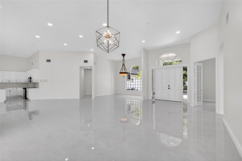 House in Jupiter, Florida 4 bedrooms, 294.41 sq.m. № 2076253 - photo 15