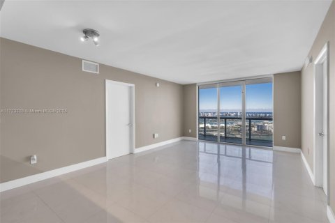 Condo in Miami, Florida, 3 bedrooms  № 2186024 - photo 11