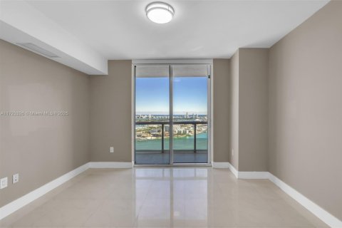 Condo in Miami, Florida, 3 bedrooms  № 2186024 - photo 16