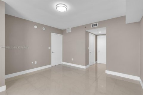 Condo in Miami, Florida, 3 bedrooms  № 2186024 - photo 20