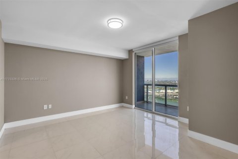 Condo in Miami, Florida, 3 bedrooms  № 2186024 - photo 18