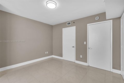 Condo in Miami, Florida, 3 bedrooms  № 2186024 - photo 21