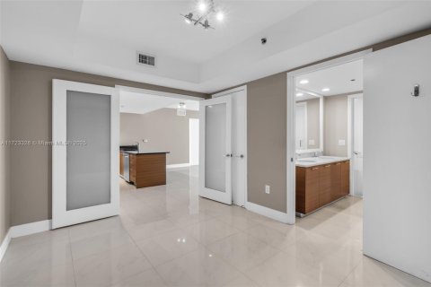 Condo in Miami, Florida, 3 bedrooms  № 2186024 - photo 14