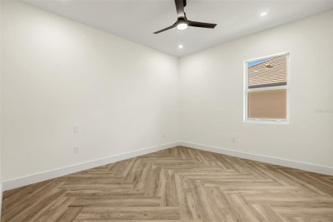 Casa en venta en Cape Coral, Florida, 3 dormitorios, 266.54 m2 № 1801622 - foto 27
