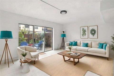 Adosado en venta en Davie, Florida, 2 dormitorios, 123.56 m2 № 1928481 - foto 1