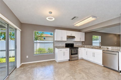 Villa ou maison à louer à Temple Terrace, Floride: 3 chambres, 124.49 m2 № 2419225 - photo 16
