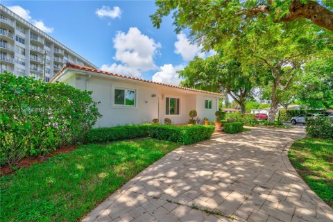 Villa ou maison à vendre à North Miami Beach, Floride: 3 chambres, 113.34 m2 № 2381675 - photo 29