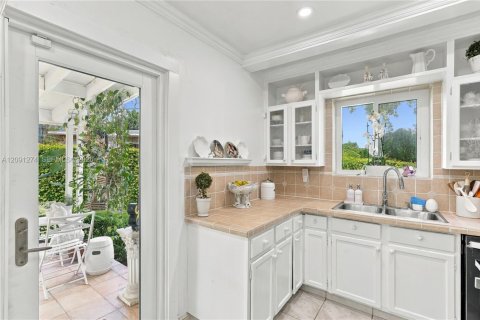 Villa ou maison à vendre à North Miami Beach, Floride: 3 chambres, 113.34 m2 № 2381675 - photo 9