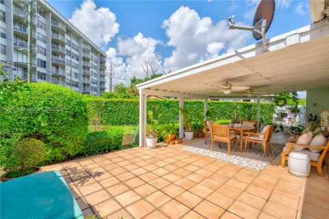 Villa ou maison à vendre à North Miami Beach, Floride: 3 chambres, 113.34 m2 № 2381675 - photo 25