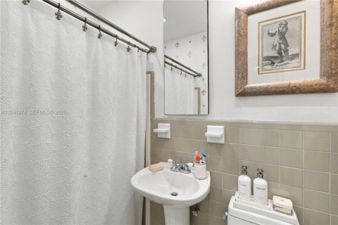 Villa ou maison à vendre à North Miami Beach, Floride: 3 chambres, 113.34 m2 № 2381675 - photo 19