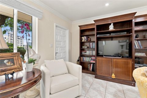 Villa ou maison à vendre à North Miami Beach, Floride: 3 chambres, 113.34 m2 № 2381675 - photo 3