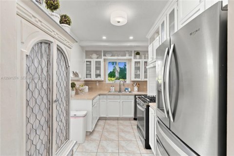 Villa ou maison à vendre à North Miami Beach, Floride: 3 chambres, 113.34 m2 № 2381675 - photo 10