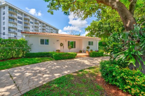 Villa ou maison à vendre à North Miami Beach, Floride: 3 chambres, 113.34 m2 № 2381675 - photo 2