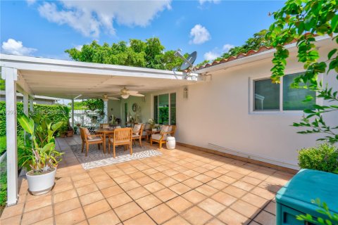 Villa ou maison à vendre à North Miami Beach, Floride: 3 chambres, 113.34 m2 № 2381675 - photo 24