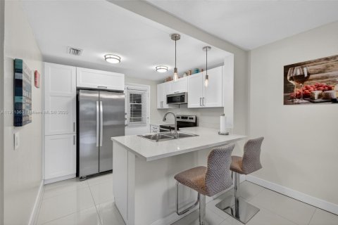 Copropriété à vendre à Miami, Floride: 2 chambres, 89.19 m2 № 1970111 - photo 2
