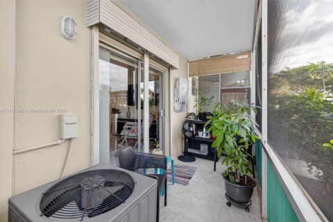 Copropriété à vendre à Miami, Floride: 2 chambres, 89.19 m2 № 1970111 - photo 13