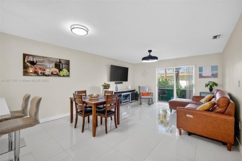 Copropriété à vendre à Miami, Floride: 2 chambres, 89.19 m2 № 1970111 - photo 7