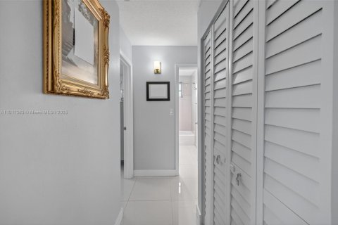 Copropriété à vendre à Miami, Floride: 2 chambres, 89.19 m2 № 1970111 - photo 16