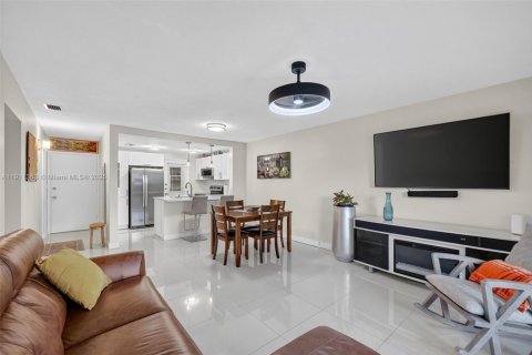 Copropriété à vendre à Miami, Floride: 2 chambres, 89.19 m2 № 1970111 - photo 14