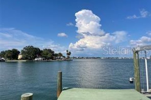 Villa ou maison à louer à Saint Pete Beach, Floride: 3 chambres, 197.42 m2 № 2147769 - photo 8