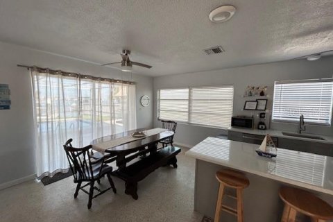 Villa ou maison à louer à Saint Pete Beach, Floride: 3 chambres, 197.42 m2 № 2147769 - photo 15
