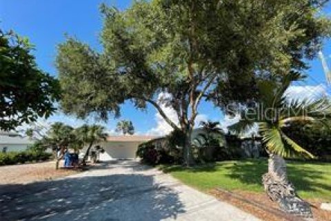 Villa ou maison à louer à Saint Pete Beach, Floride: 3 chambres, 197.42 m2 № 2147769 - photo 3