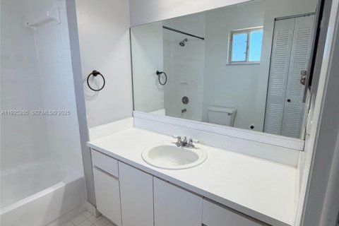 Купить кондоминиум в Хайалиа, Флорида 2 спальни, 91.97м2, № 2035204 - фото 27