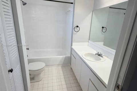 Купить кондоминиум в Хайалиа, Флорида 2 спальни, 91.97м2, № 2035204 - фото 30