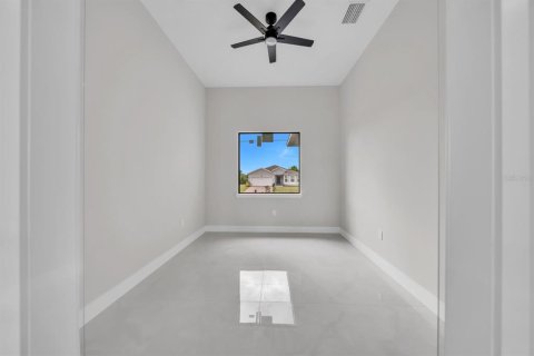 Villa ou maison à vendre à Lehigh Acres, Floride: 3 chambres, 173.45 m2 № 2406471 - photo 8