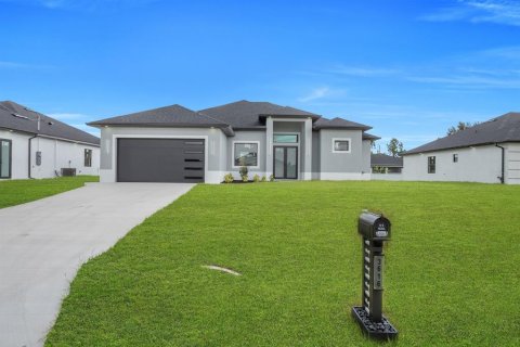 Villa ou maison à Lehigh Acres, Floride 3 chambres, 173.45 m2 № 2406471